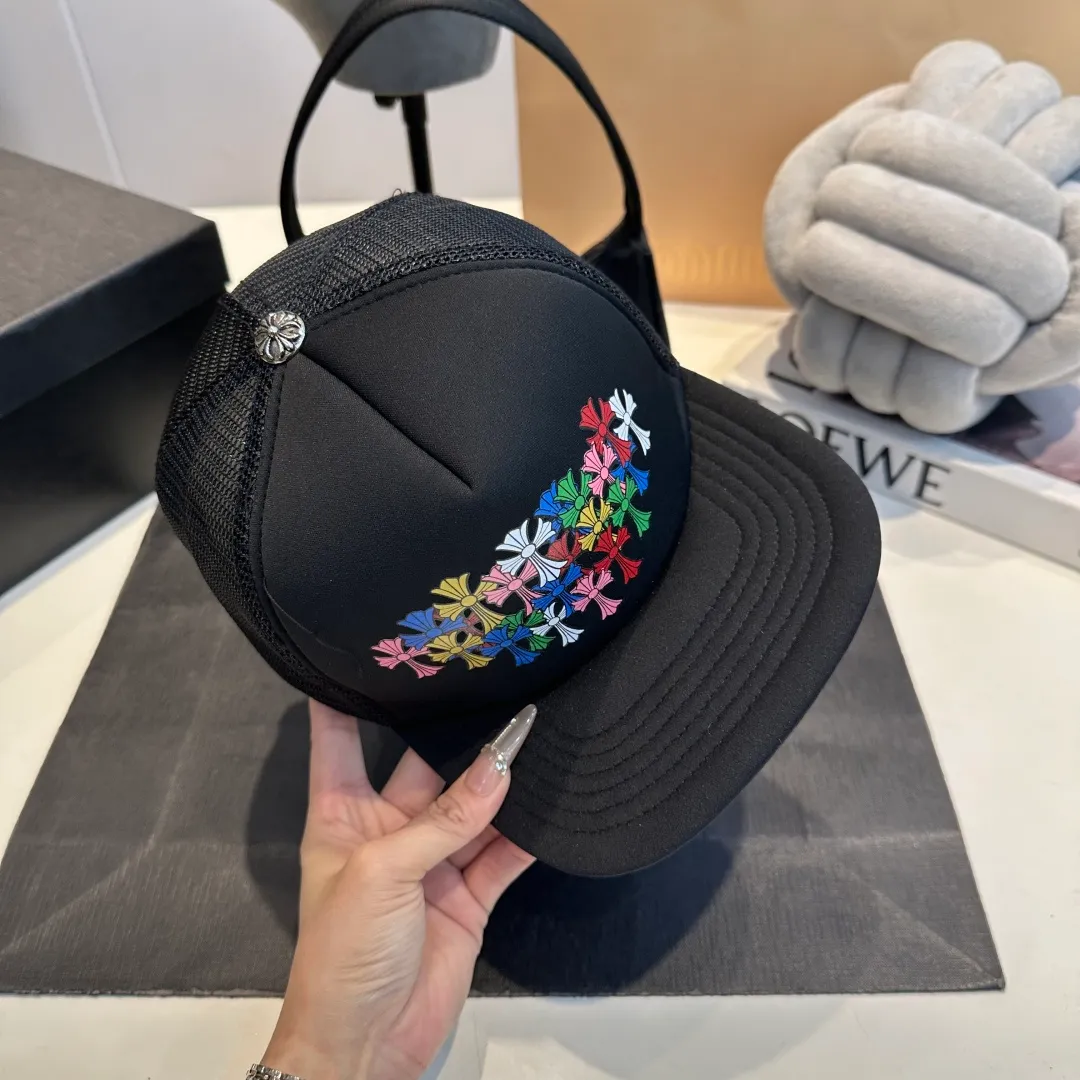 P50 Crow Heart 🆕🆕25 new baseball cap, personalized fashion classic cross logo, casual with a cool feeling, unisex style, same style for men and women! Very easy to match! Head circumference: 56-58cm is available